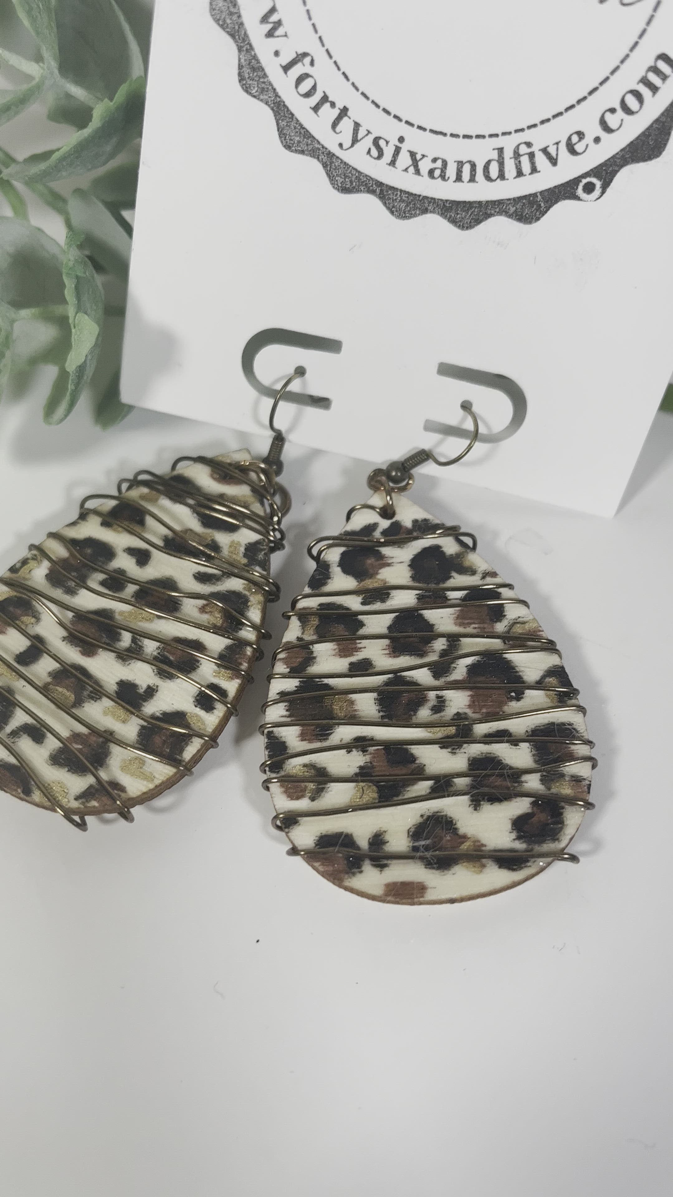 Queen of Sheba wooden and wire Dangle Earrings 1955