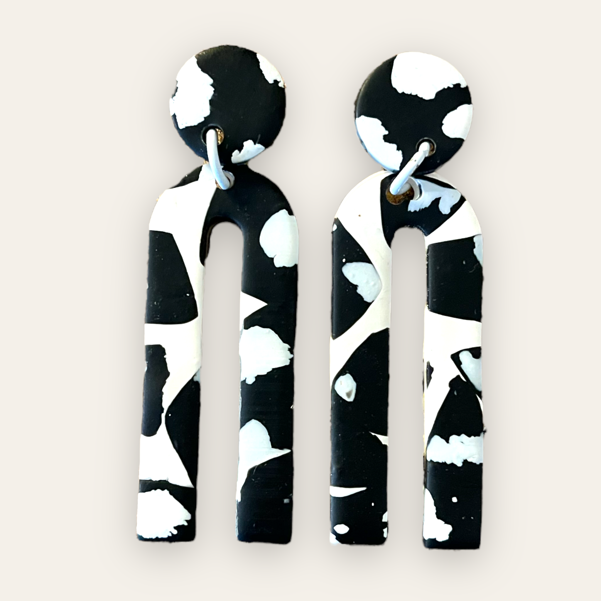 Black and white skinny arch Earrings  1955
